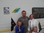 Sonja, Martin, Matteo und Mauritz mit ihrem Knaus auf dem freecamper