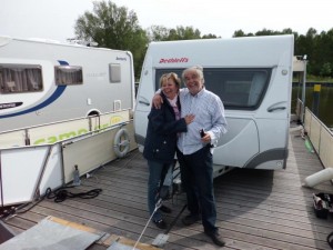 Die Hamburger Gabi und Wolfgang nach ihrer Boots-Wohnwagentour