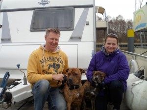 freecamper mit Verena und Karsten und den zwei Hunden aus der Heide