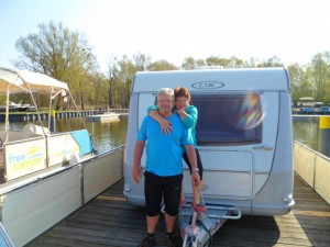 Eine Schnuppertour mit dem freecamper® haben Hannelore und Burkhard im eigenen Wohnwagen unternommen und dabei die Nähe zur Natur, Ruhe und Stille genossen.