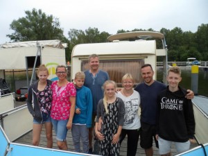Zwei Familien aus Hessen und Thüringen mit ihren Wohwagen auf dem freecamper® und dem Wasser unterwegs auf der Havel und der Seenplatte