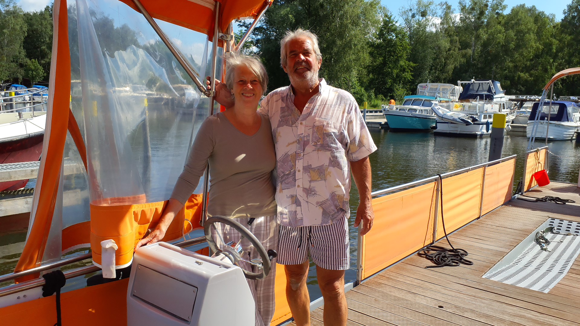 Schwimmender Stellplatz mit Fischadler